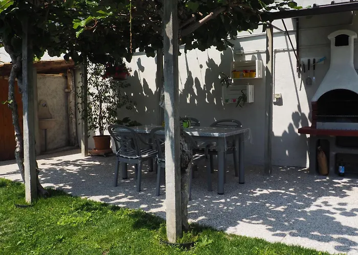 'eugenia' Mit Wasserblick By Interhome غْرافيدونا