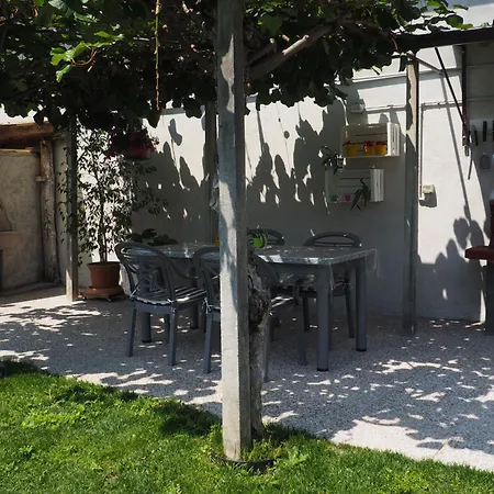 'eugenia' Mit Wasserblick By Interhome غْرافيدونا